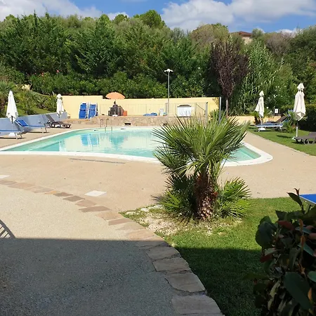 Apartamento Casa In Con Piscina A 10 Minuti Dal Mare *