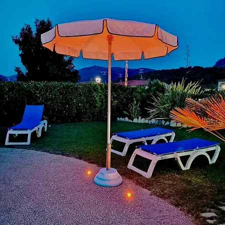 Casa In Con Piscina A 10 Minuti Dal Mare Apartament *